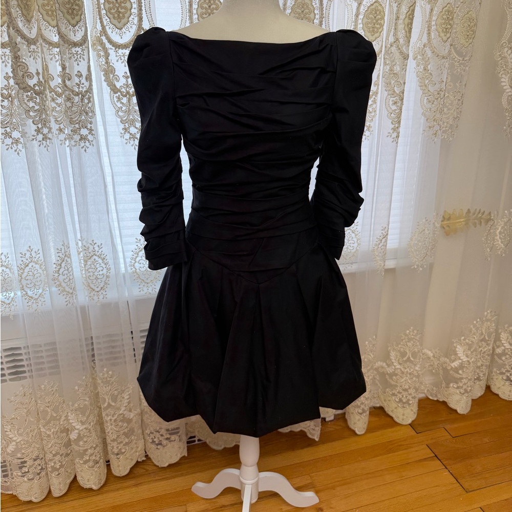 Chic Long Sleeve Black Dress